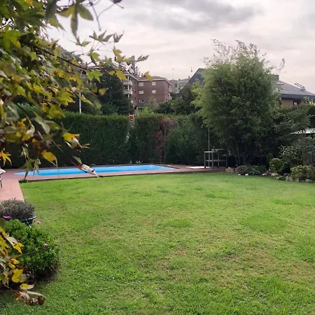 Bonita Pareada Con Piscina Privada Villa *